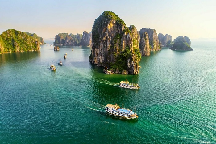 Ha Long Bay cruise from the Philippines