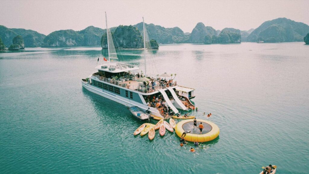 Ha Long Bay cruise from the Philippines