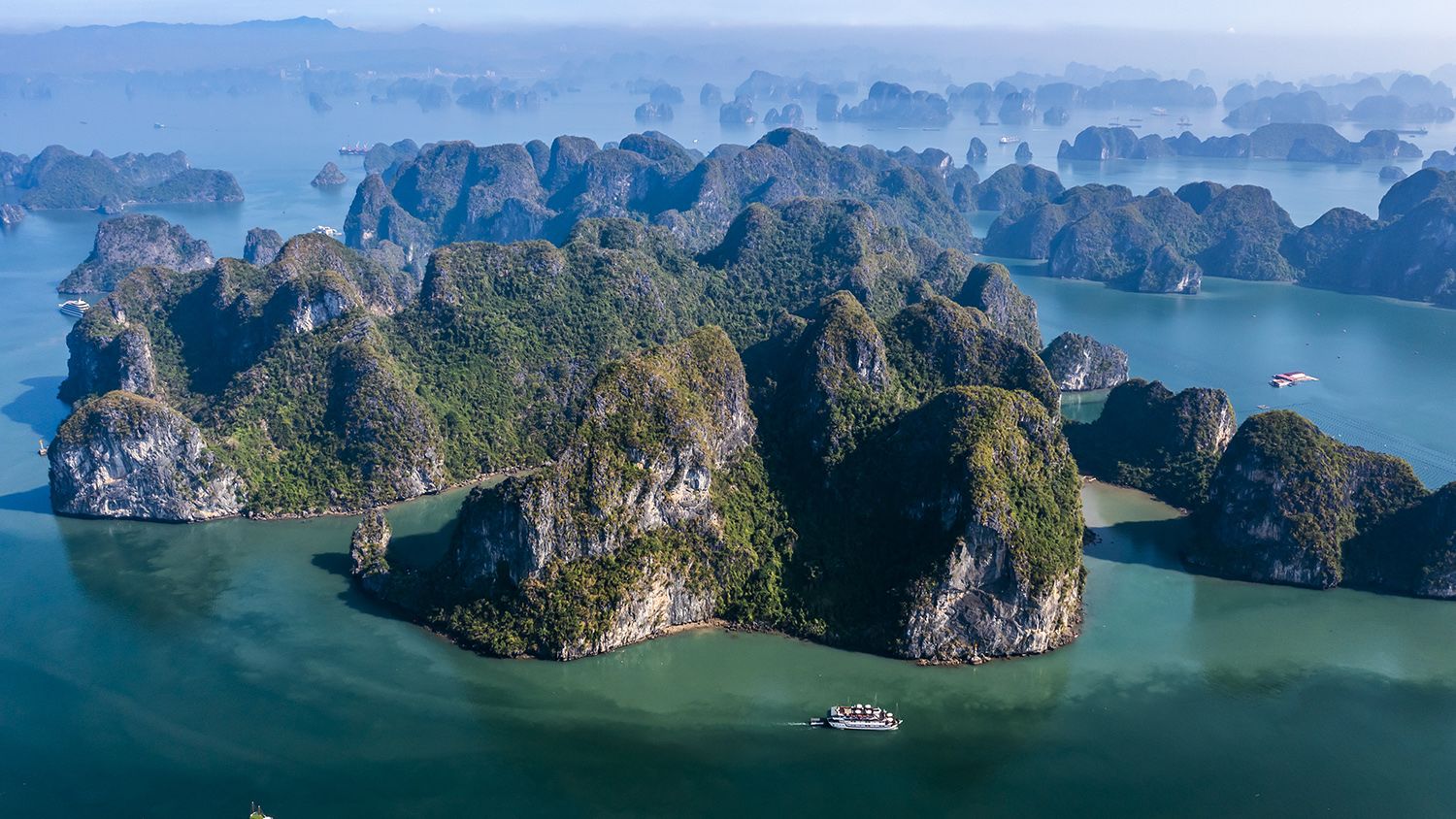 halong-bay-vietnam-tour