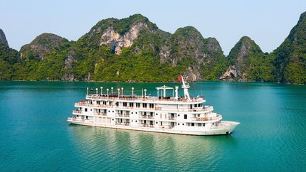 Ha Long Bay cruise from the Philippines