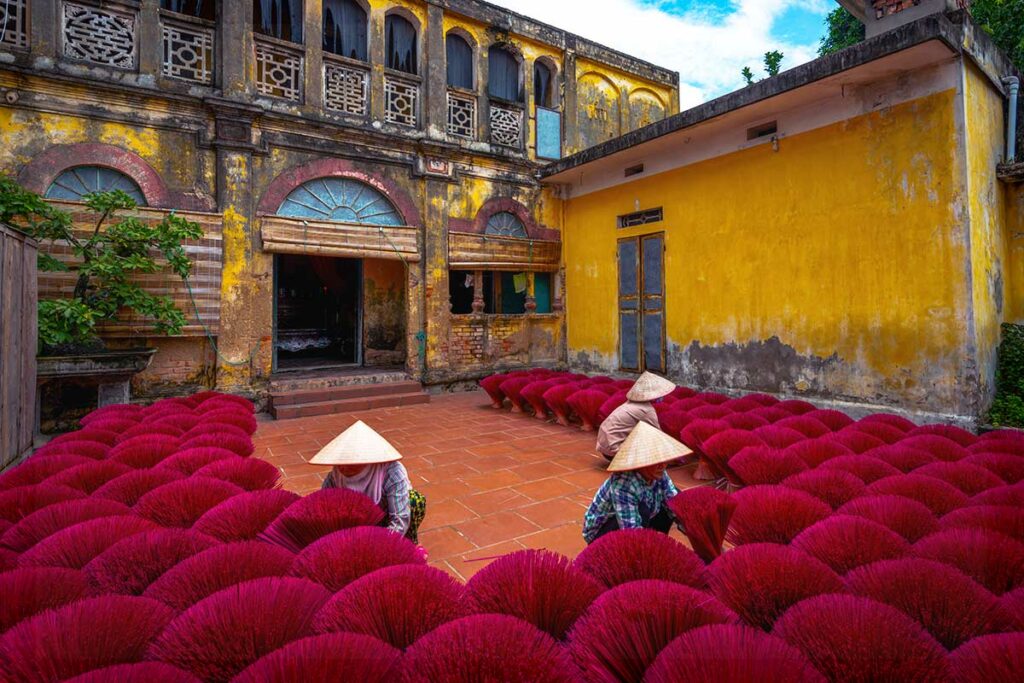 vinwonders-and-incense-village-1-day-tour
