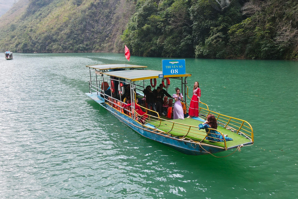 Nho Que River Boat Ride