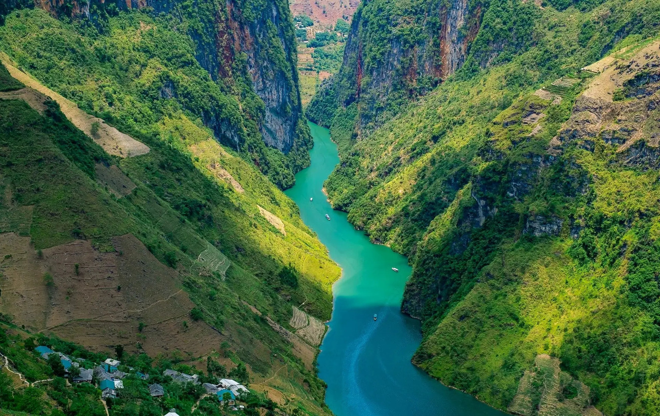 Nho Que River Boat Ride