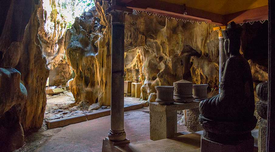Bich-dong-pagoda-cave-shrine-ninh-binh